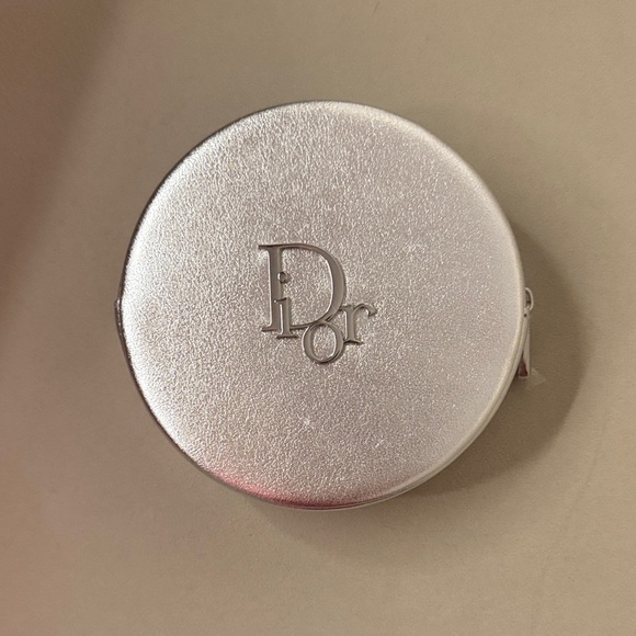 Dior Other - Dior Silver beauty Case - 2 mini perfume